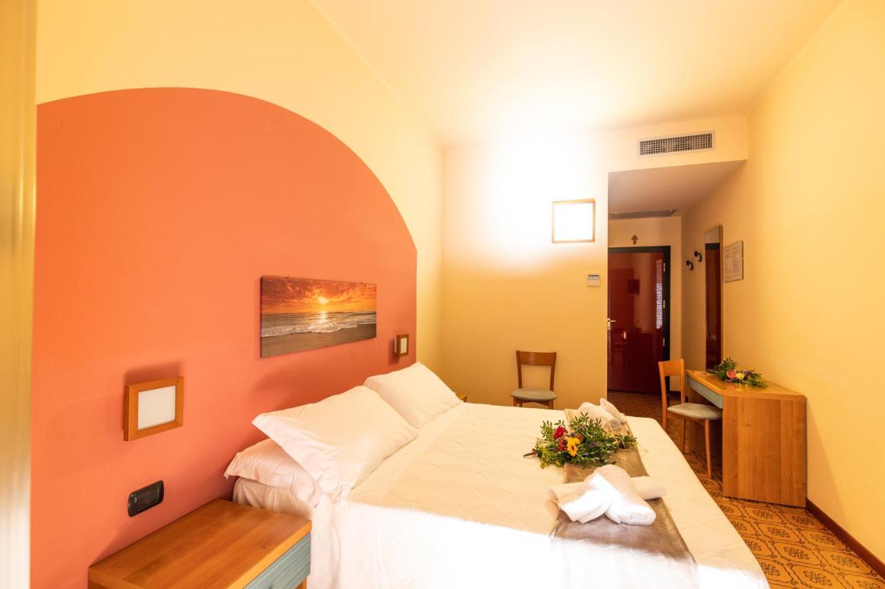 Xxv Aprile Casa Per Ferie Hotel