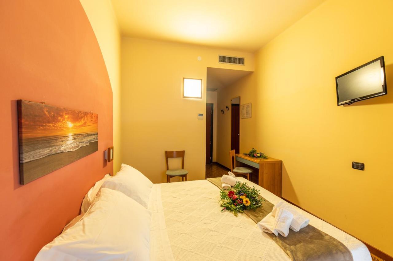 Xxv Aprile Casa Per Ferie * Albenga